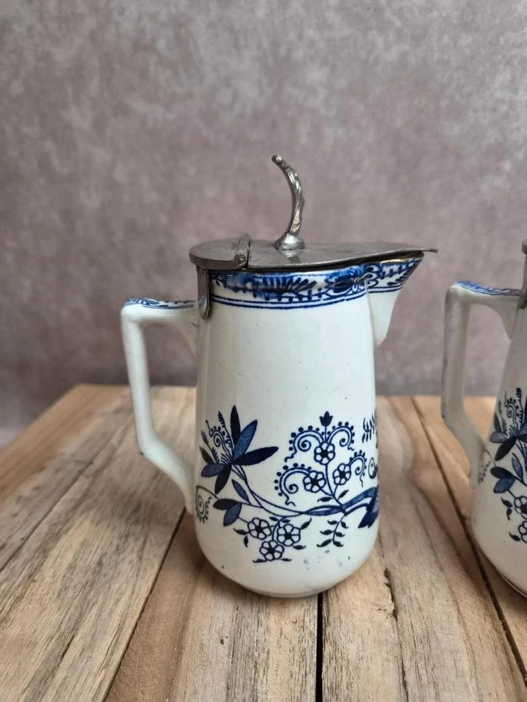 Vintage pair of Boch Frères Keramis milk jugs – Saxe model – photo 2